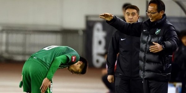 fifa club world cup-烂透了！日本名帅评中国男足：老板让我打球员！超半数人不守纪律